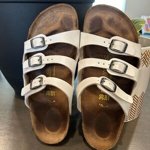 Birkenstock Florida Sandals in Pearly White color size 39 (Women’s 8.5ish)